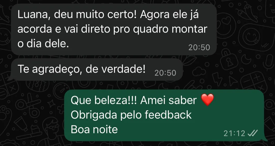 Mãe relata no WhatsApp que o filho já acorda e vai direto montar o quadro do dia